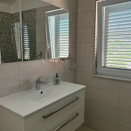 בית נופש Vacation Elmaso With Private Heated Pool, 4x Air Conditioning קרניצה