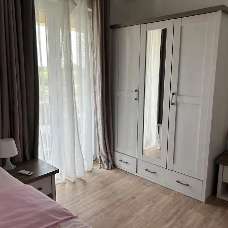 Vacation Elmaso With Private Heated Pool, 4x Air Conditioning Prázdninový dům Krnica