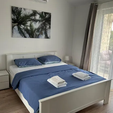 Vacation Elmaso With Private Heated Pool, 4x Air Conditioning Casa vacanze Krnica