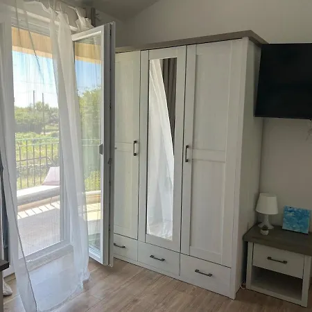 Vacation Elmaso With Private Heated Pool, 4x Air Conditioning Prázdninový dům Krnica